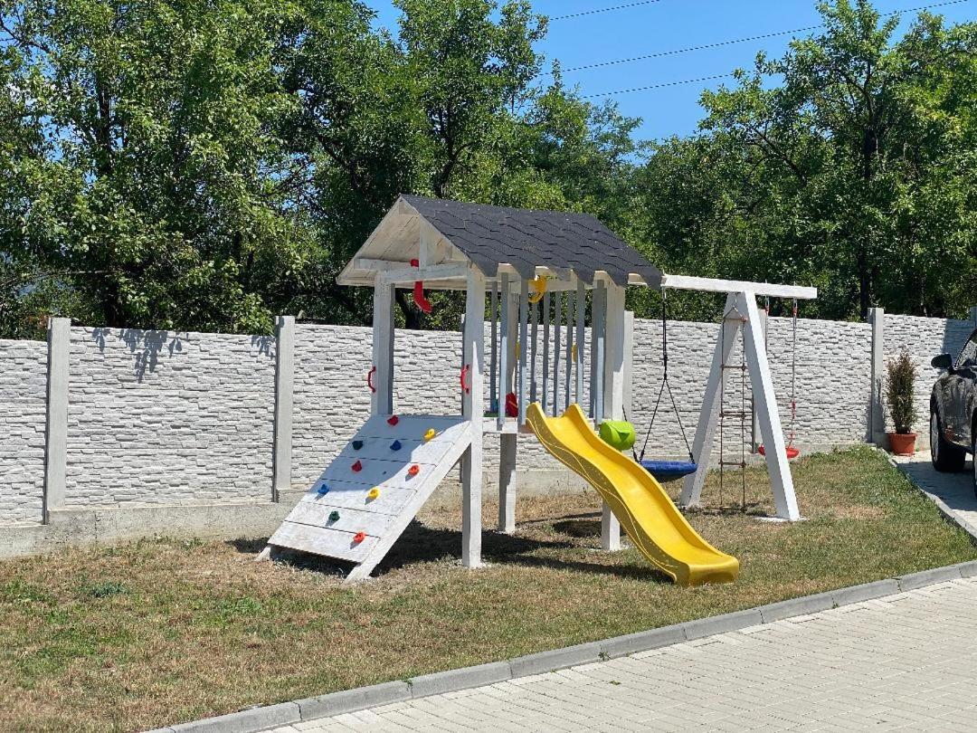 Green Hill Villa Călimăneşti 外观 照片