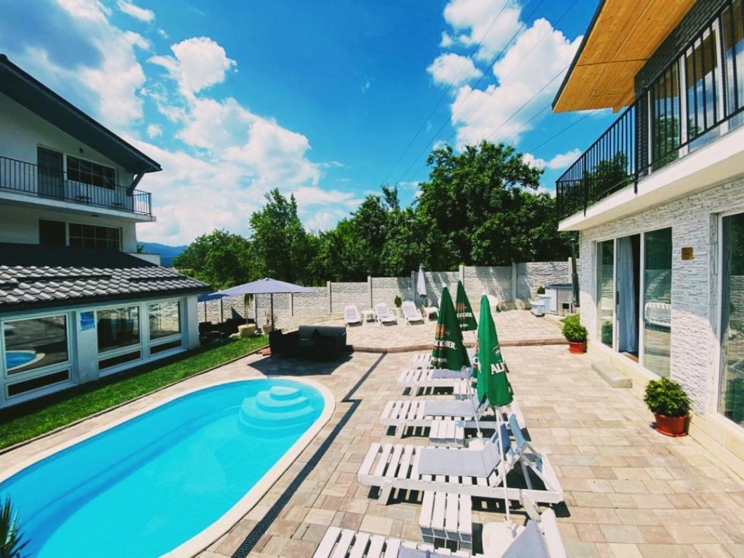 Green Hill Villa Călimăneşti 外观 照片